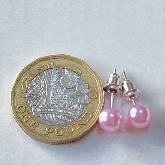 BNWT Candy Pink Barbiecore Stud Earrings - Playful and Vibrant - Picture 5 of 10
